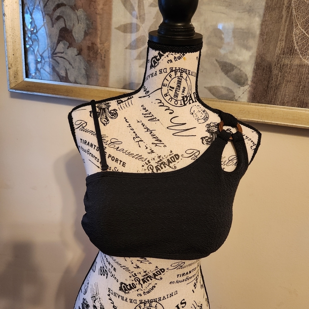 Time and Tru Black One-Shoulder Crop Top